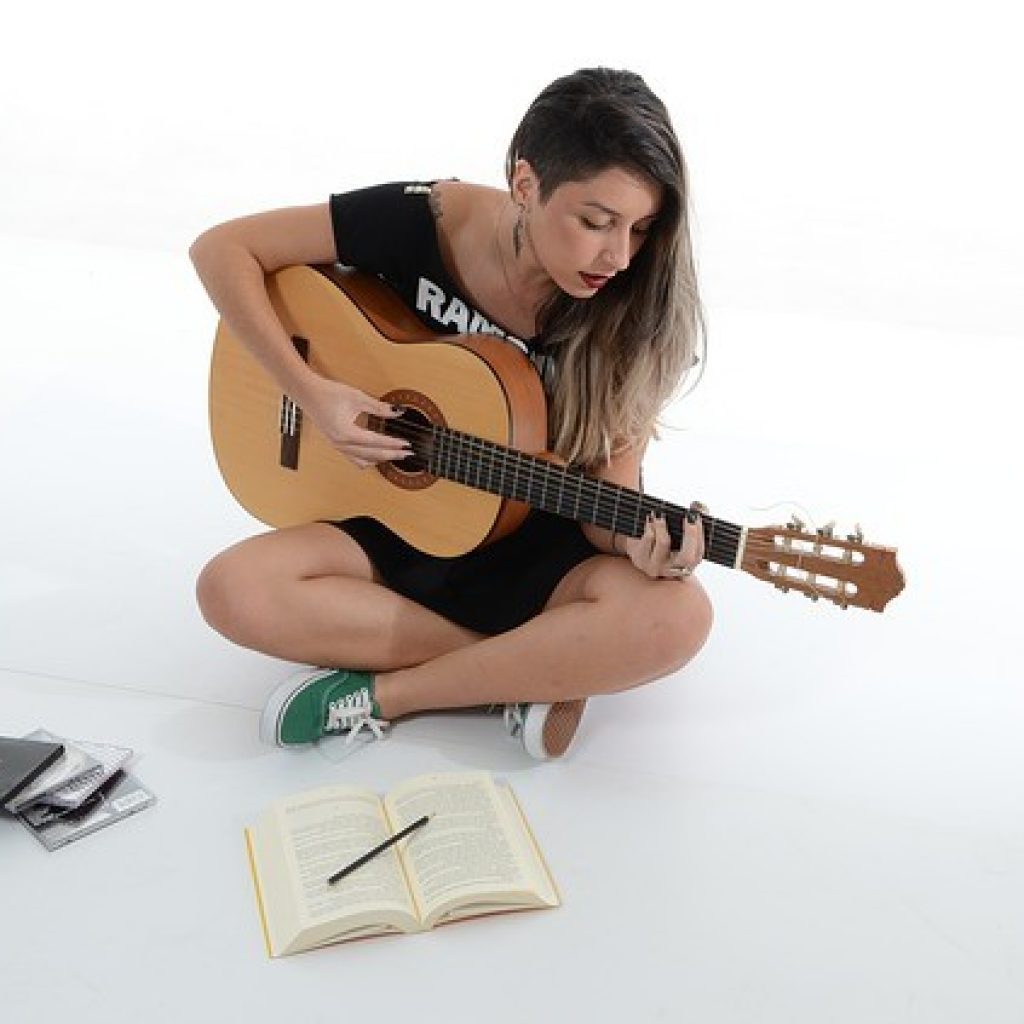 apprendre à jouer de la guitare gratuitement